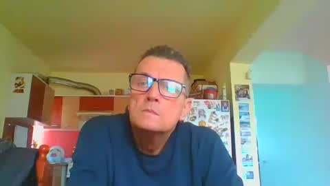 Snapshot of ulmeni4 chatting on 05/18/26, 12:22 ulmeni4 online show from 05/18/26, 12:22