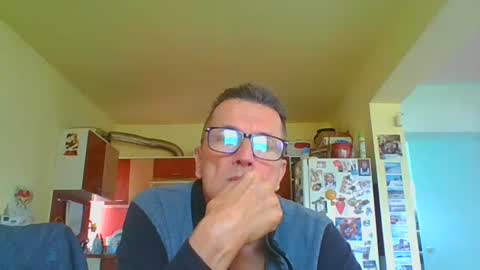 Snapshot of ulmeni4 chatting on 05/20/26, 12:00 ulmeni4 online show from 05/20/26, 12:00