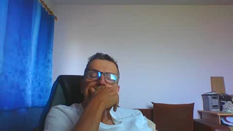 Snapshot of ulmeni4 chatting on 06/19/26, 07:45 ulmeni4 online show from 06/19/26, 07:45