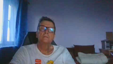 Snapshot of ulmeni4 chatting on 07/27/26, 06:04 ulmeni4 online show from 07/27/26, 06:04