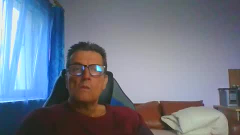 ulmeni7 online show from 10/18/25, 02:51