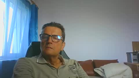 ulmeni7 online show from 10/19/25, 09:10