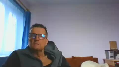 ulmeni7 online show from 12/18/25, 11:38