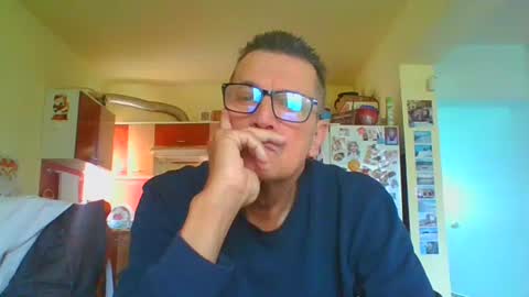 Snapshot of ulmeni7 chatting on 05/19/26, 04:52 ulmeni7 online show from 05/19/26, 04:52