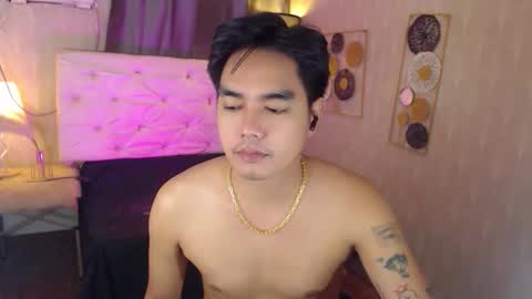 Snapshot of ultimatesexytrans chatting on 11/23/25, 04:51 Alex online show from 11/23/25, 04:51