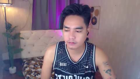 Snapshot of ultimatesexytrans chatting on 12/17/25, 01:33 Alex online show from 12/17/25, 01:33