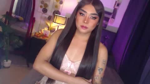 Snapshot of ultimatesexytrans chatting on 01/31/26, 07:11 Alex online show from 01/31/26, 07:11