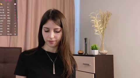 Snapshot of umbraelyon chatting on 06/16/26, 05:43 Liliane online show from 06/16/26, 05:43