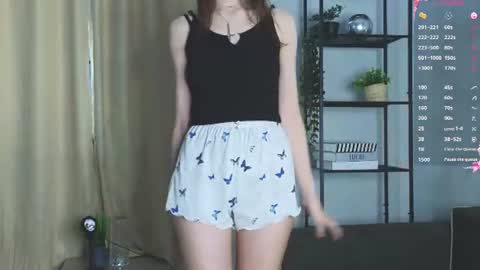 Snapshot of umbraelyon chatting on 06/27/26, 12:22 Liliane online show from 06/27/26, 12:22