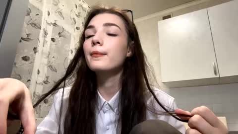 Isobelle lisi online show from 12/18/25, 01:17