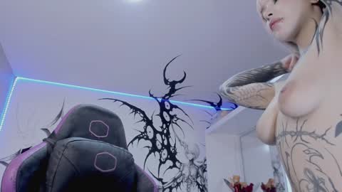 Snapshot of unachimbaherida chatting on 02/01/25, 06:21 Elle Danielle online show from 02/01/25, 06:21