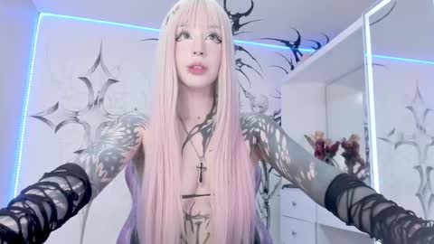 Snapshot of unachimbaherida chatting on 02/20/25, 03:45 Elle Danielle online show from 02/20/25, 03:45