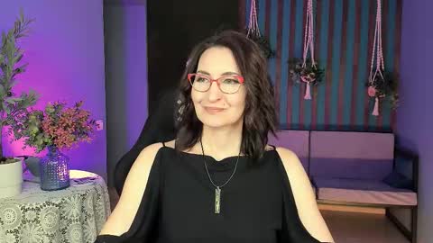 UnaTera online show from 10/11/25, 05:17