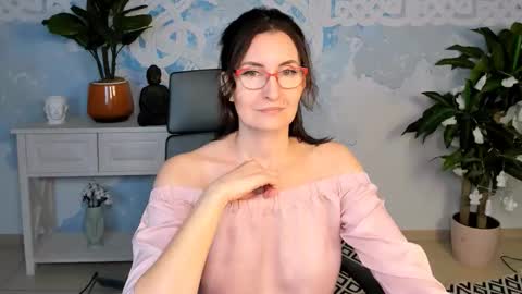 UnaTera online show from 11/01/25, 05:20