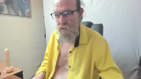 Snapshot of uncle_hottiecb chatting on 02/27/26, 05:35 Uncle Hottie online show from 02/27/26, 05:35