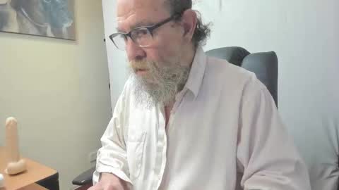 Snapshot of uncle_hottiecb chatting on 02/28/26, 04:19 Uncle Hottie online show from 02/28/26, 04:19