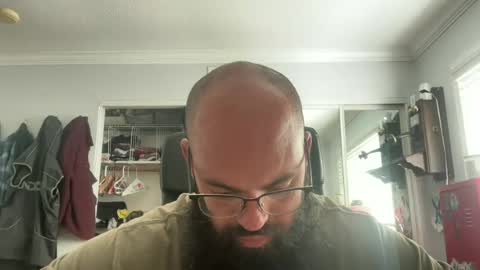 Snapshot of uncutbeard129840 chatting on 06/17/26, 11:38 uncutbeard129840 online show from 06/17/26, 11:38