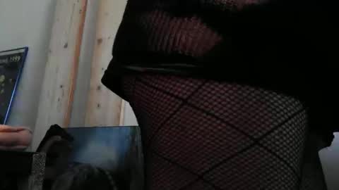 Snapshot of uncutlover1000 chatting on 11/16/25, 11:05 patricia online show from 11/16/25, 11:05