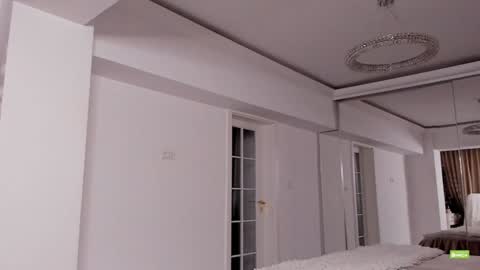 Silvia online show from 10/31/25, 05:58