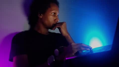 Snapshot of uniballboy chatting on 09/17/25, 06:04 Uni Ball online show from 09/17/25, 06:04