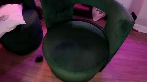 Snapshot of uniballboy chatting on 02/26/26, 04:39 Uni Ball online show from 02/26/26, 04:39