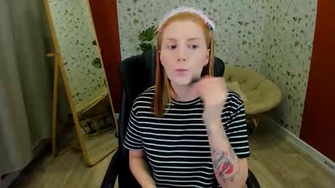 Call me Mira  thumbs up its make me happy online show from 12/21/25, 08:49