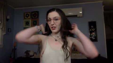 Snapshot of unicornfairy55 chatting on 01/17/26, 04:17 Lola Moonstone online show from 01/17/26, 04:17