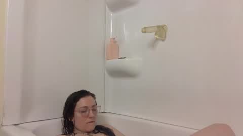 Snapshot of unicornfairy55 chatting on 01/18/26, 04:55 Lola Moonstone online show from 01/18/26, 04:55