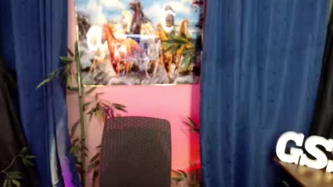 Snapshot of unknown_trans18 chatting on 10/20/25, 12:44 unknown_trans18 online show from 10/20/25, 12:44