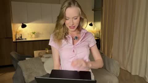 Snapshot of unnabella chatting on 05/26/26, 07:32 UnnaBella online show from 05/26/26, 07:32