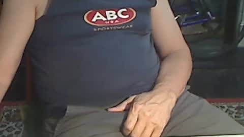 Snapshot of updownunder chatting on 02/05/25, 06:56 Freddie online show from 02/05/25, 06:56