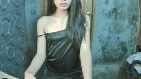Snapshot of ur_asiansofia235 chatting on 03/01/26, 04:53 Shantall online show from 03/01/26, 04:53