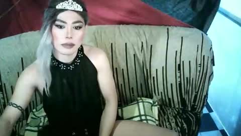 Snapshot of ur_dominatrix chatting on 04/19/26, 06:07 MISS ANNA online show from 04/19/26, 06:07