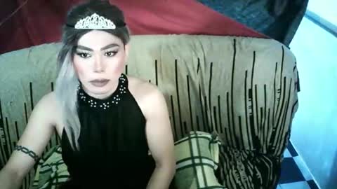Snapshot of ur_dominatrix chatting on 04/19/26, 06:10 MISS ANNA online show from 04/19/26, 06:10