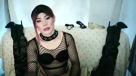 Snapshot of ur_dominatrix chatting on 06/03/26, 07:33 MISS ANNA online show from 06/03/26, 07:33