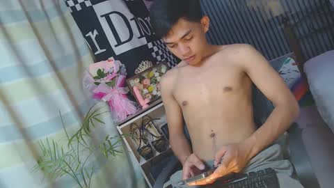 ur_shan21 online show from 04/19/26, 06:10