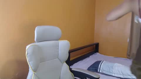 urasian_kat online show from 12/15/25, 01:21