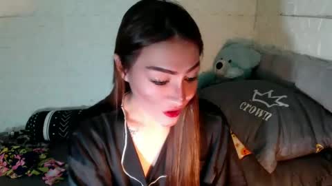Snapshot of urbabyhot_gurl chatting on 12/12/24, 02:55 QUEEN ANGEL online show from 12/12/24, 02:55
