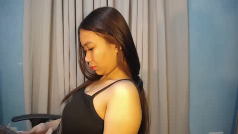 Urbbgurl lynxx  online show from 10/20/25, 08:48