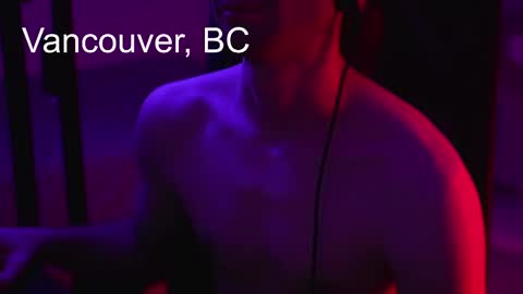 urboytoy_512 online show from 11/26/25, 08:37