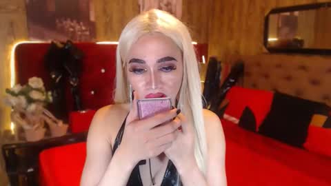 KENDALL online show from 01/12/25, 01:27