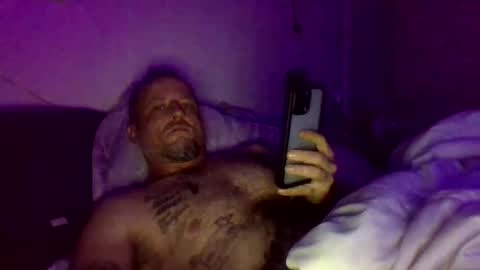 Snapshot of urdaddy875867 chatting on 02/24/25, 02:40 urdaddy875867 online show from 02/24/25, 02:40