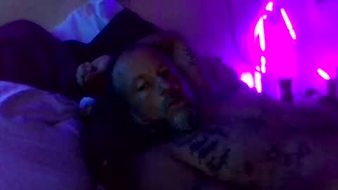 Snapshot of urdaddy875867 chatting on 09/14/25, 01:32 urdaddy875867 online show from 09/14/25, 01:32