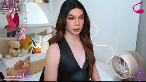 Snapshot of urdeityoflove_ chatting on 09/11/25, 02:28 rose and khristine online show from 09/11/25, 02:28