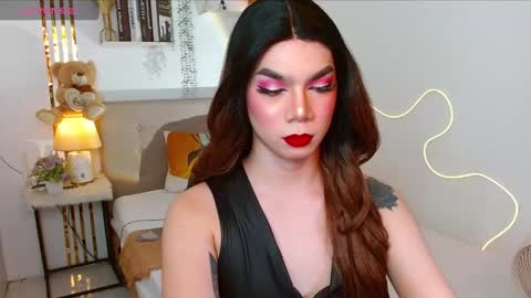 Snapshot of urdeityoflove_ chatting on 09/14/25, 03:33 rose and khristine online show from 09/14/25, 03:33