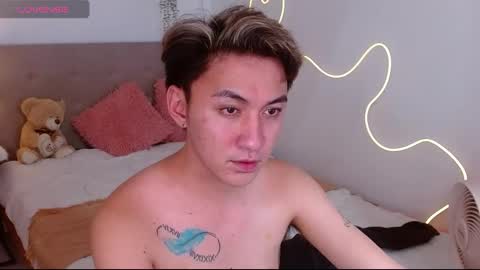 Snapshot of urdeityoflove_ chatting on 09/28/25, 12:10 rose and khristine online show from 09/28/25, 12:10