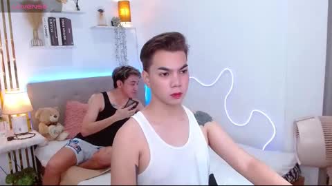 Snapshot of urdeityoflove_ chatting on 10/06/25, 08:01 rose and khristine online show from 10/06/25, 08:01