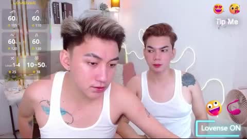 Snapshot of urdeityoflove_ chatting on 10/13/25, 01:22 rose and khristine online show from 10/13/25, 01:22