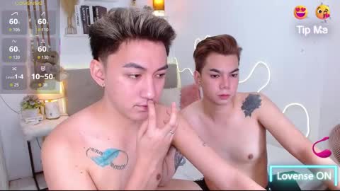 Snapshot of urdeityoflove_ chatting on 10/14/25, 11:00 rose and khristine online show from 10/14/25, 11:00