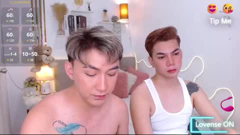 Snapshot of urdeityoflove_ chatting on 10/15/25, 08:14 rose and khristine online show from 10/15/25, 08:14